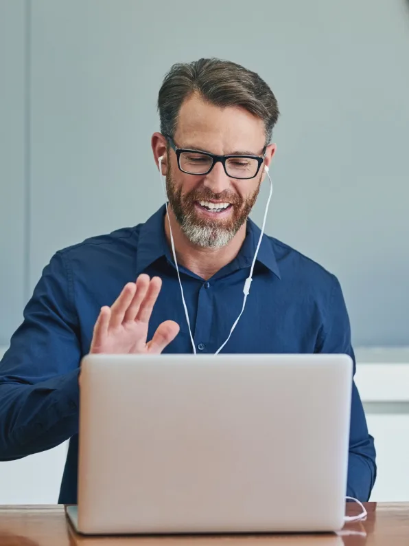 Live-Online-Unterricht im Kurs Deutsch für Pflegekräfte B2 online, Lehrer im virtuellen Klassenzimmer